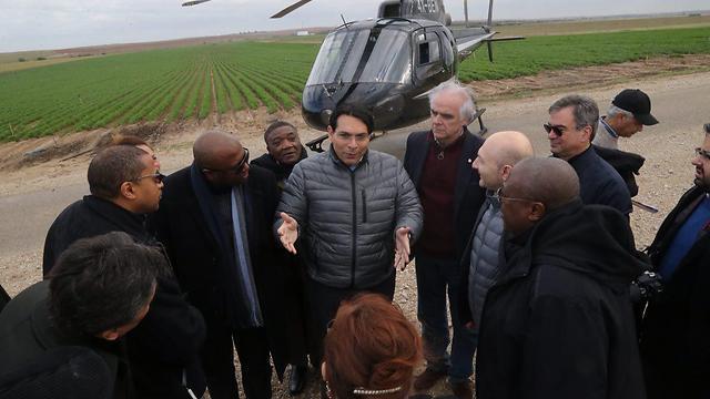 Danon speaking with ambassadors (Photo: Motti Kimchi) (צילום: מוטי קמחי) Danon speaking with ambassadors (Photo: Motti Kimchi)