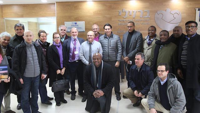 Ambassadors at the Barzilai Medical Center (Photo: Motti Kimchi) (צילום: מוטי קמחי) Ambassadors at the Barzilai Medical Center (Photo: Motti Kimchi)