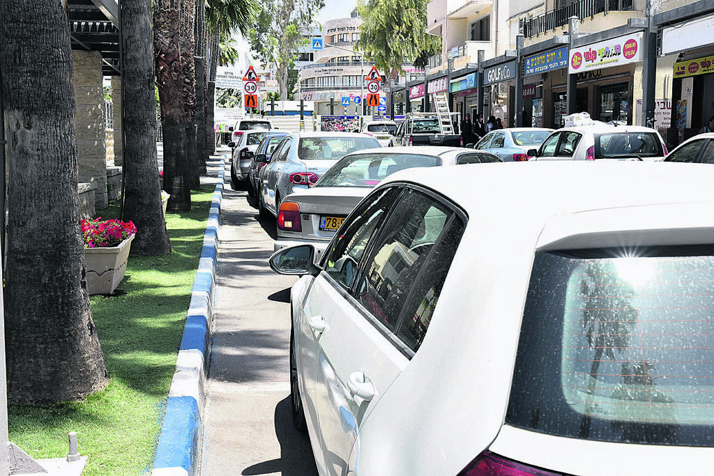 Машины на парковкеnullnull Машины на парковке