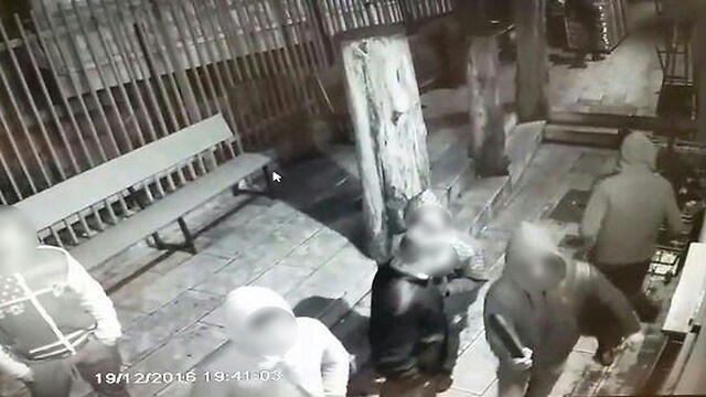 Teens attacking synagoguenullnull Teens attacking synagogue