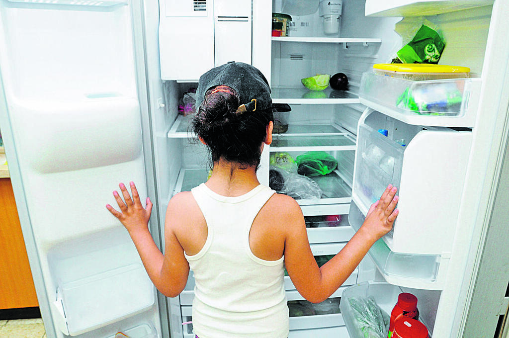 Бедные люди с большим холодильникомnullnull Бедные люди с большим холодильником