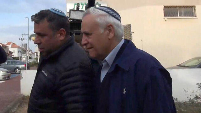 Moshe Katzav upon his release (Photo: Barel Efraim)