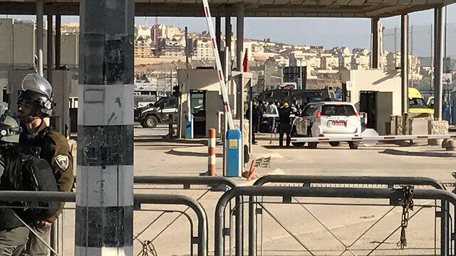 Qaladiya checkpoint (צילום: שלמה מור) Qaladiya checkpoint