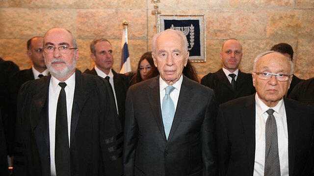 L to R: Supreme Court President Emeritus Asher Grunis, Shimon Peres and Yaakov Neeman (Photo: Gil Yohanan) (צילום: גיל יוחנן) L to R: Supreme Court President Emeritus Asher Grunis, Shimon Peres and Yaakov Neeman (Photo: Gil Yohanan)