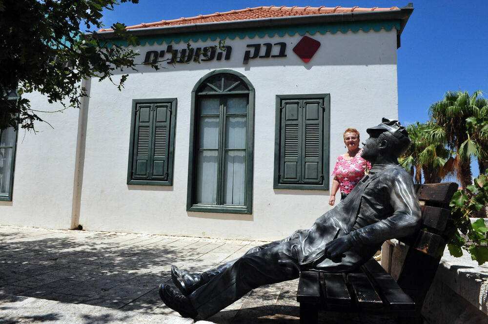 ChameleonEye shutterstock