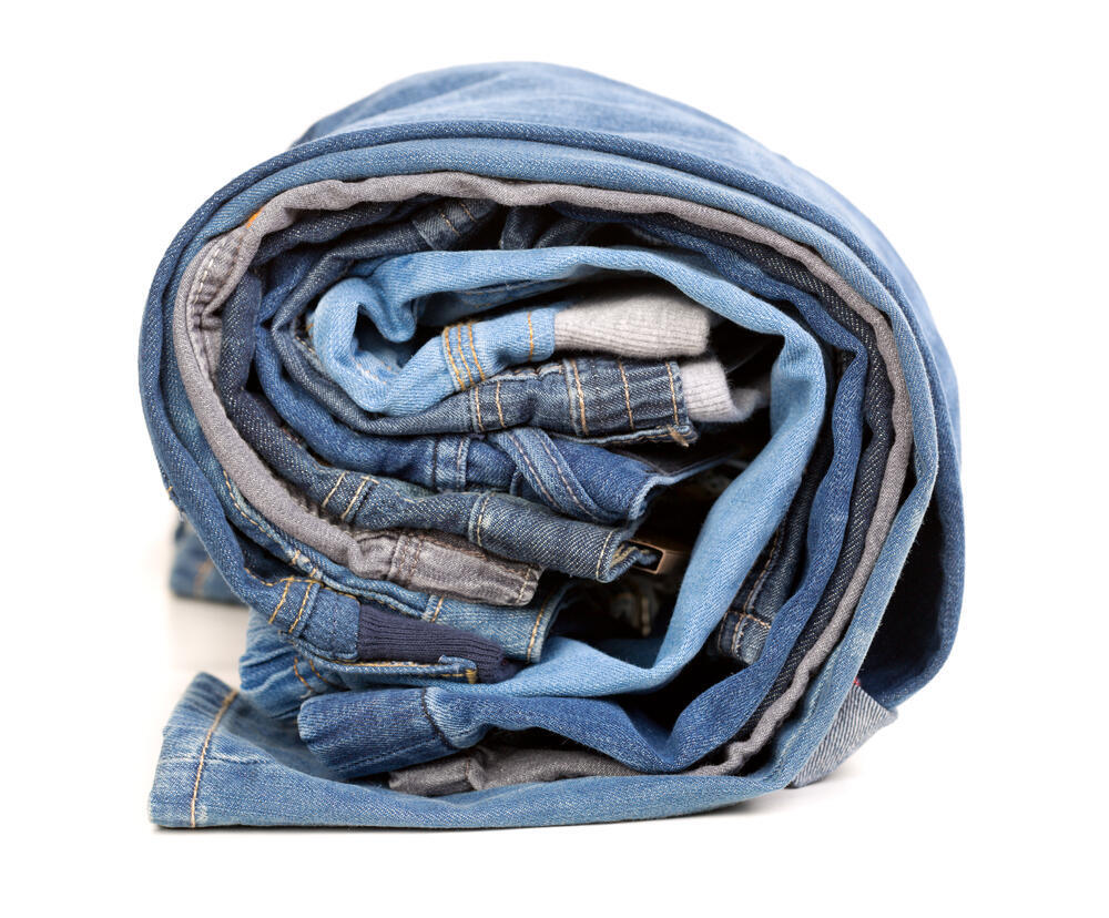 джинсы, рулон (shutterstock) джинсы, рулон