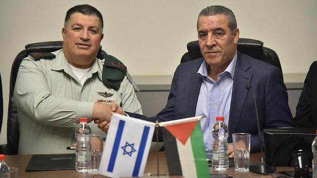Mordechai and al-Sheikh (Photo: COGAT Spokesperson) (צילום: דוברות מתפ''ש) Mordechai and al-Sheikh (Photo: COGAT Spokesperson)