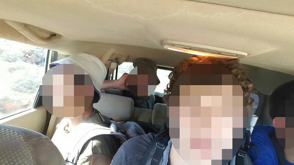 The four Israelis and their rescuers (Photo: Zacharia Sada) (צילום: זכריא סדה) The four Israelis and their rescuers (Photo: Zacharia Sada)