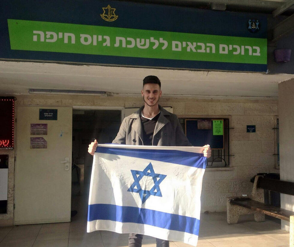 Hirshfield at the Haifa recruitment bureau
