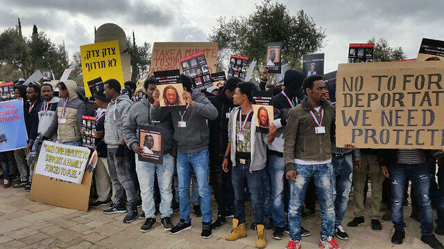 Jerusalem asylum seekers in protest (Photo: Eli Mendelbaum)