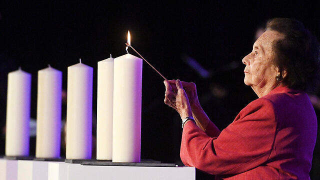 Holocaust Memorial ceremony in London (Photo: EPA) (צילום: EPA) Holocaust Memorial ceremony in London (Photo: EPA)