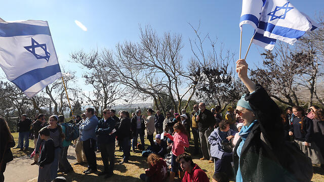 Amona settlers protest the impending evacuation (Photo: Gil Yohanan)