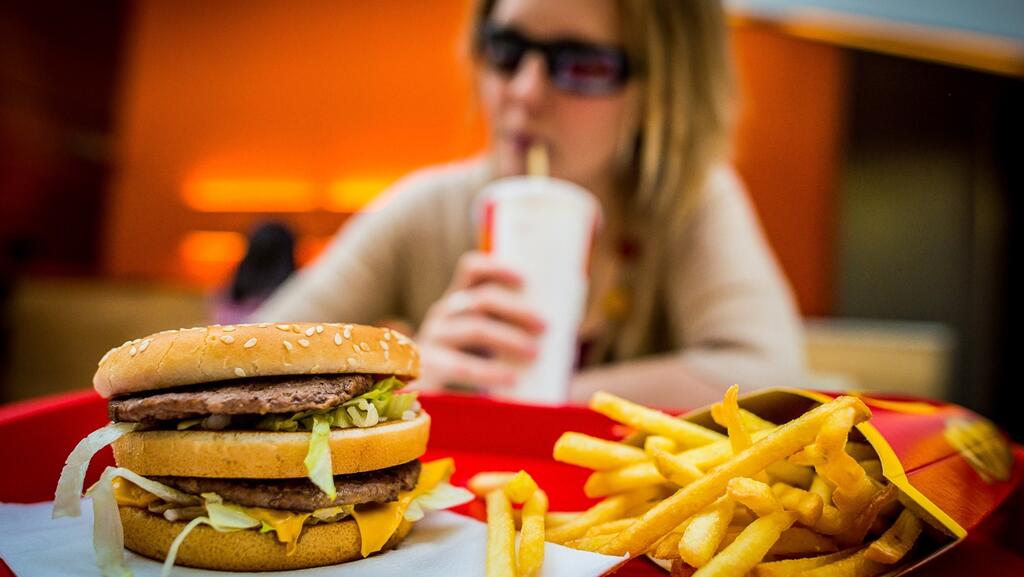 Customers seek lighter alternatives to classic fast-food favorites 