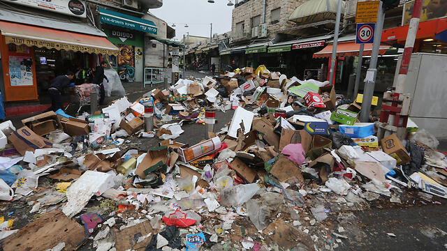 Garbage piles up in Jerusalem due to the strike (Photo: Gil Yohanan)