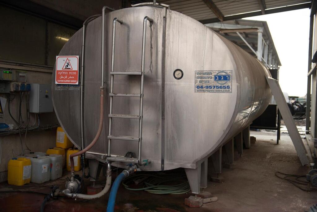 Цистерна с сырым молоком в кибуце Нир-Ам. Фото: Рои Беркович