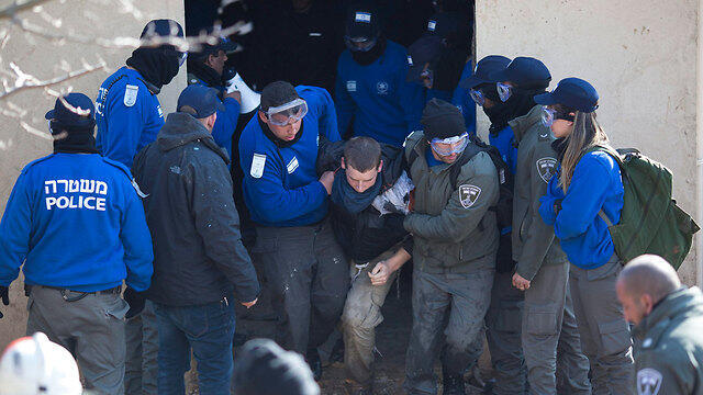 The Amona evacuation (Photo: EPA)