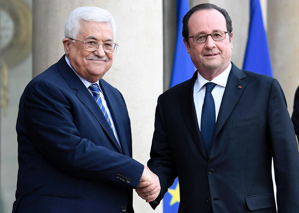 Mahmoud Abbas and Francois Hollande (Photo: AFP)