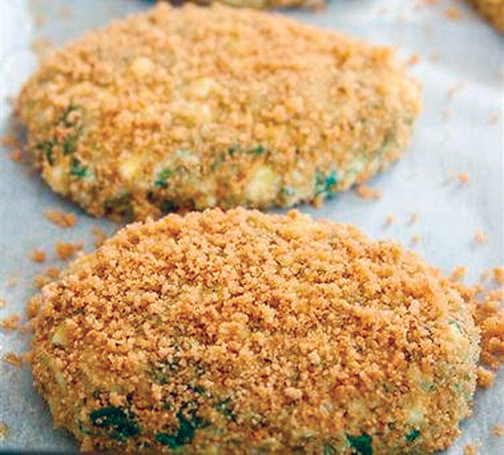 Запеченный шницель из кукурузы и шпината