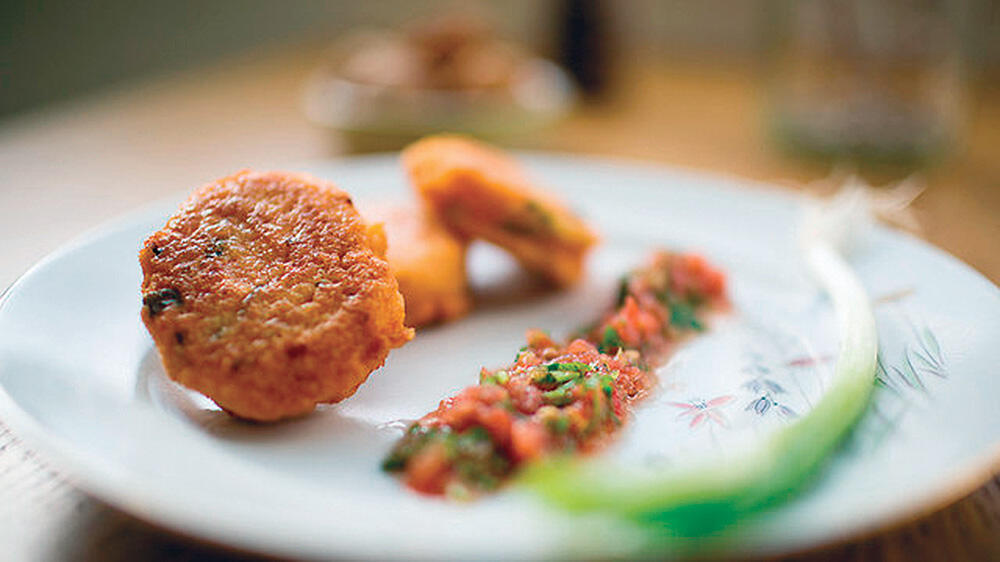 Оладьи из оранжевой чечевицы и помидоров