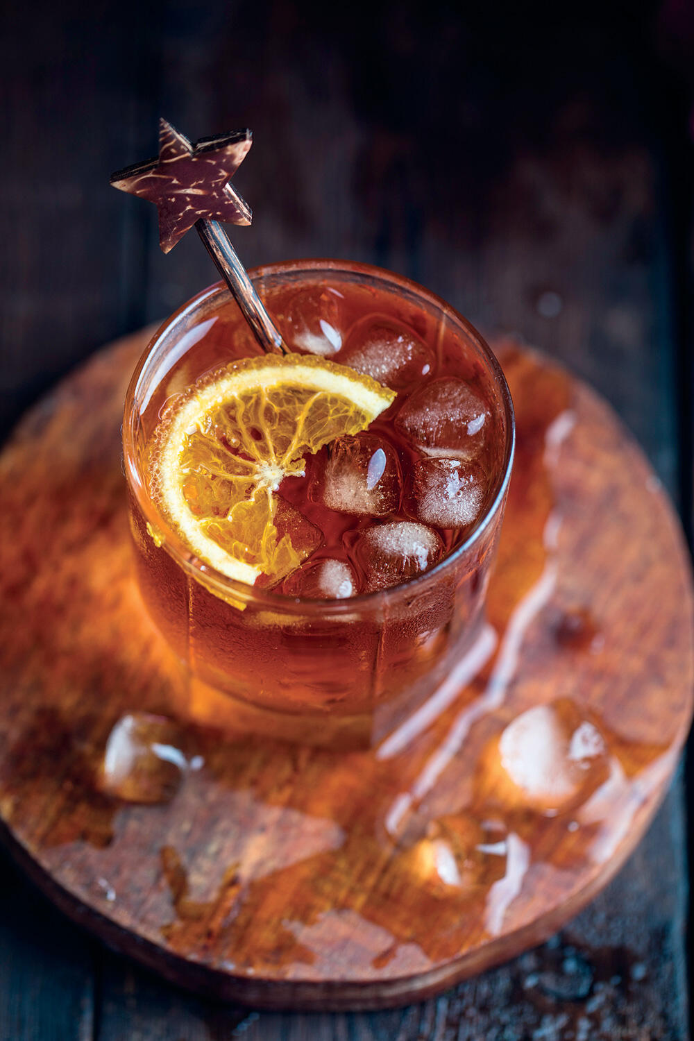 Лимонный чай с коньяком (shutterstock) Лимонный чай с коньяком