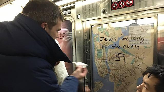 "Jews belong in the oven" (Photo: Gregory Locke)