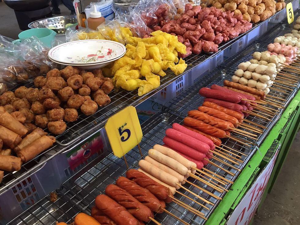 A local food market in Phetchaburi (Photo: Gaby Zohar)