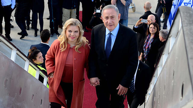 PM Netanyahu and his wife Sara depart to Washington (Photo: Avi Ohion/GPO)