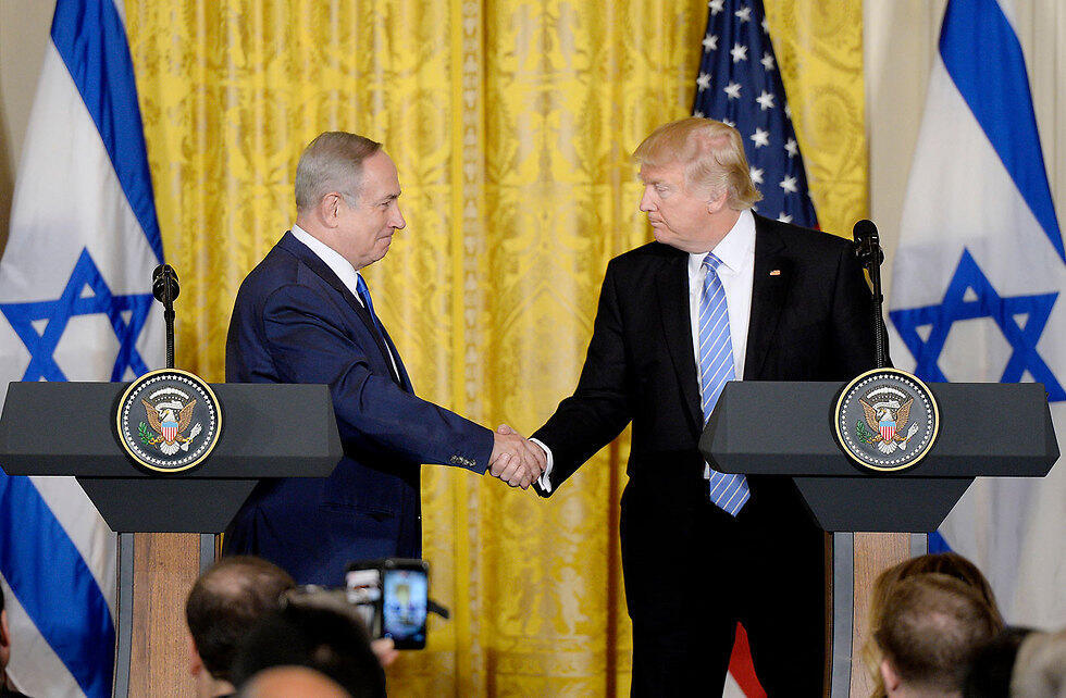 Рукопожатие друзей. Фото: mtc