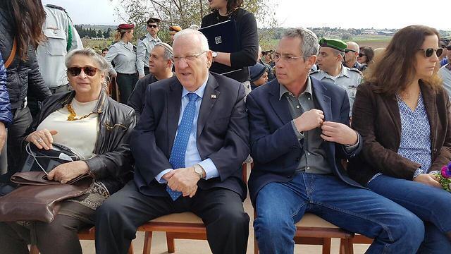 The First Couple alongside Gilad Sharon (Photo: Roee Idan) (צילום: רועי עידן) The First Couple alongside Gilad Sharon (Photo: Roee Idan)