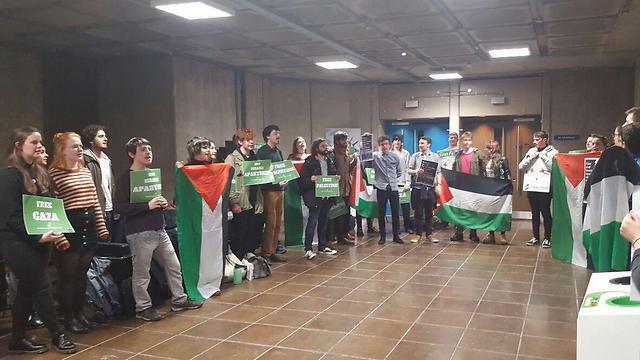 Protests against Israeli Ambassador at Trinity College in Dublin