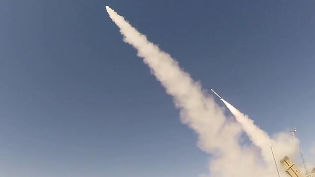 Multiple missiles fired simultaneously (Photo: Ministry of Defense)