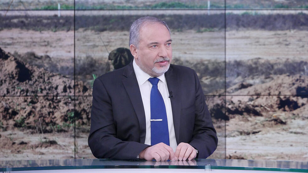 Lieberman at the Ynet studio (Photo: Yaron Brener)