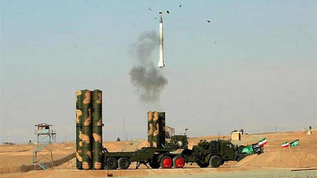 Испытания зенитно-ракетного комплекса S-300 в Иране