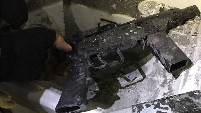 Carl submachine gun seized at the scene (Photo: IDF Spokesperson's Unit) (צילום: דובר צה"ל) Carl submachine gun seized at the scene (Photo: IDF Spokesperson's Unit)
