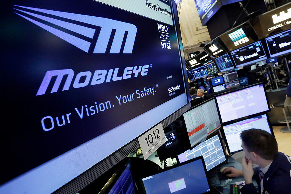 Логотип Mobileye на бирже в Нью-Йорке. Фото: AP