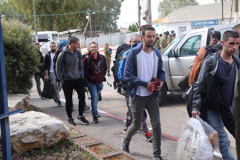 New recruits at the IDF induction center (Photo: Motti Kimchi)