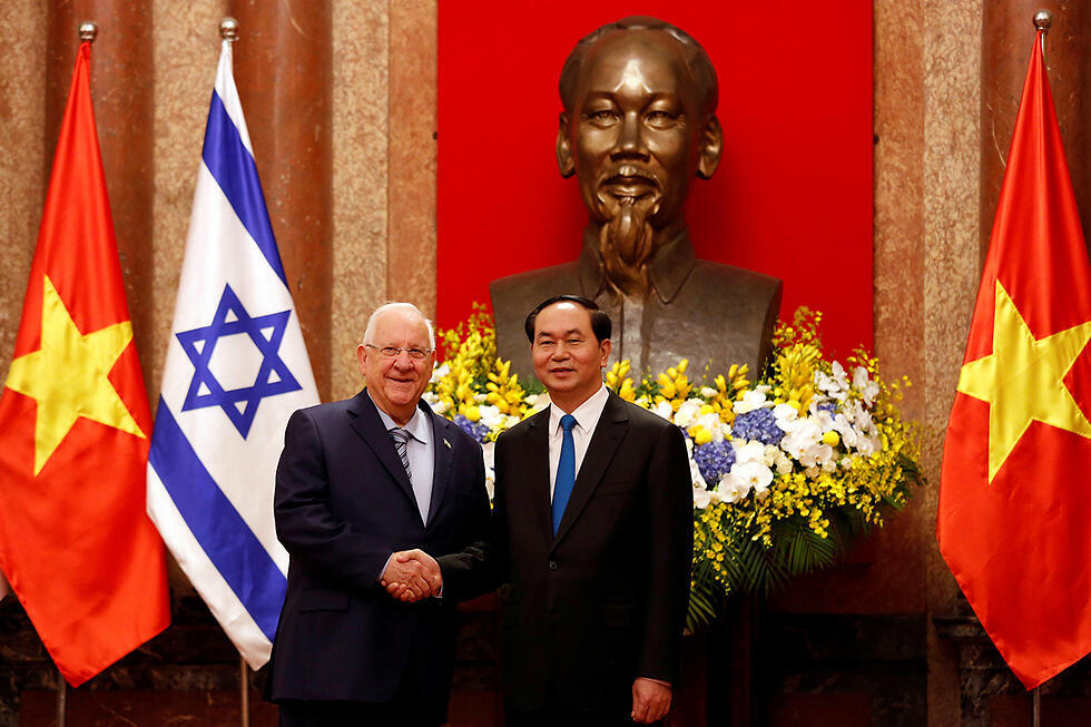 The two presidents in Hanoi (Photo: Reuters) (צילום: רויטרס) The two presidents in Hanoi (Photo: Reuters)