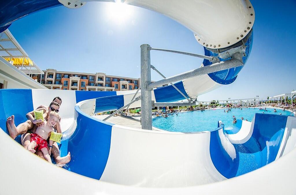 hotelscombined הוטלס מלונות חופשה חופשת פסח משפחה מלון פרימייר פורט קוזין בורגס סאני ביץ'