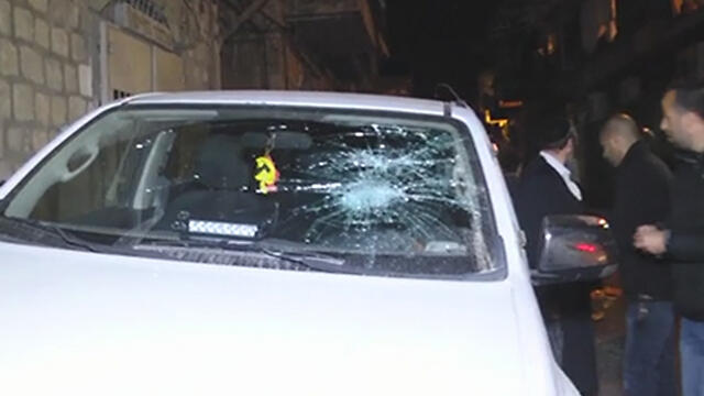 Police car damaged in protests against the arrests (Photo: Israel Police) (צילום: דוברת משטרה ) Police car damaged in protests against the arrests (Photo: Israel Police)