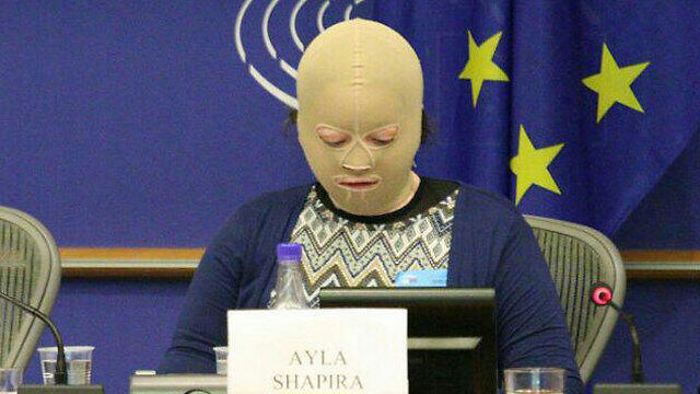 Аяла Шапира выступает в Европарламенте. Фото: Биньямин Патаки