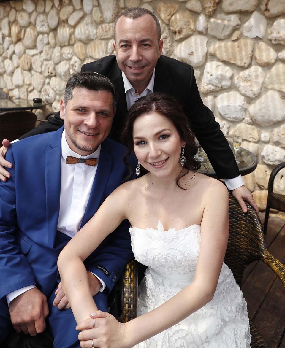 Дамир и Талия Миллер и Рон Шехтер на свадьбе. Фото: Гади Кабало