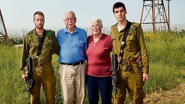 The family's back together. From left to right: Ido, Yankale, Sara and Mor (Photo: Haim Horenstein)nullnull The family's back together. From left to right: Ido, Yankale, Sara and Mor (Photo: Haim Horenstein)