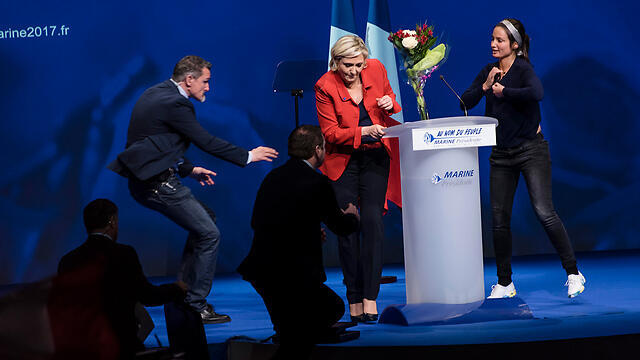 Femen против Ле Пен. Фото: МСТ