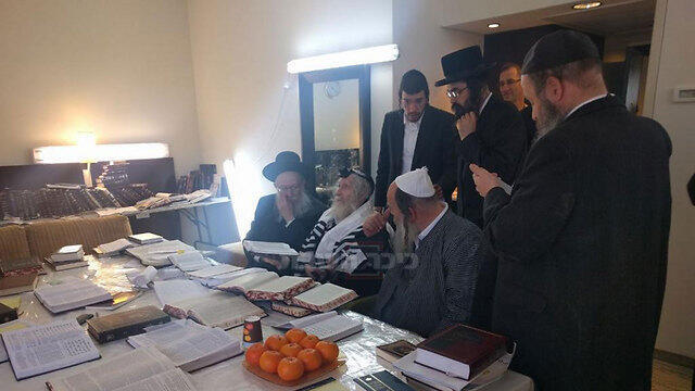Yaakov Litzman visits Rabbi Berland