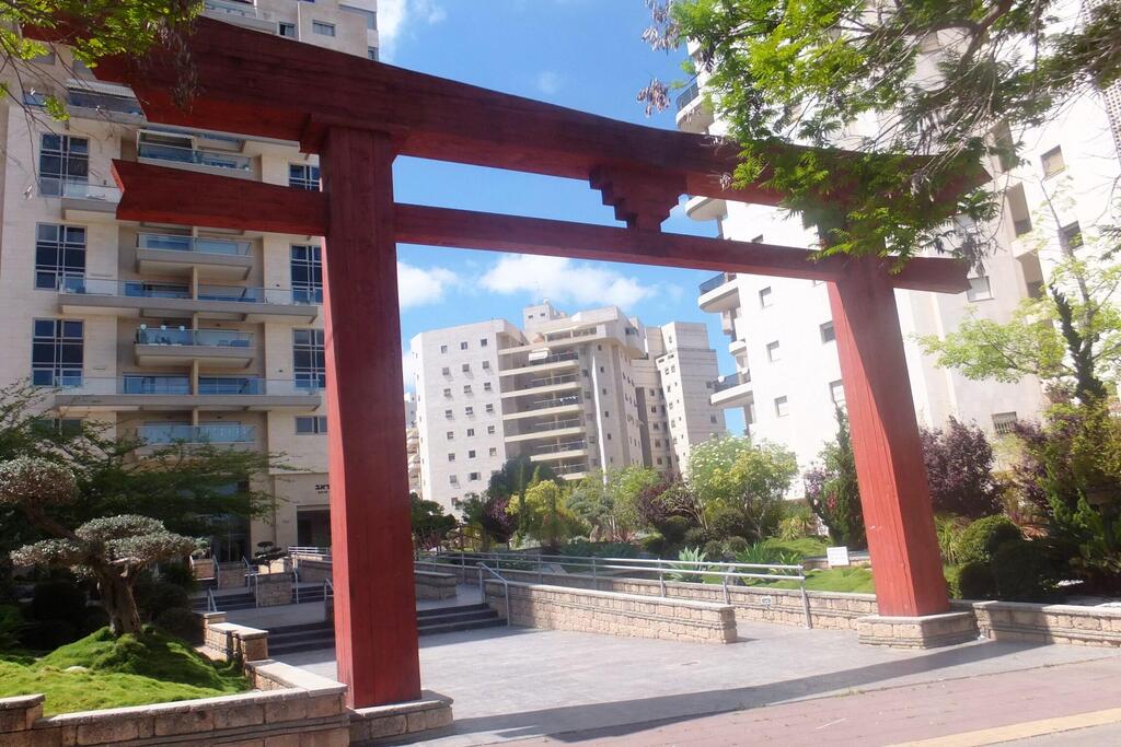 Леон Левитас