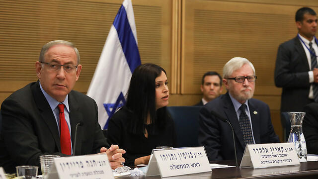 PM Netanyahu and Yosef Shapira (R) (Photo: Ohad Zwigenberg)