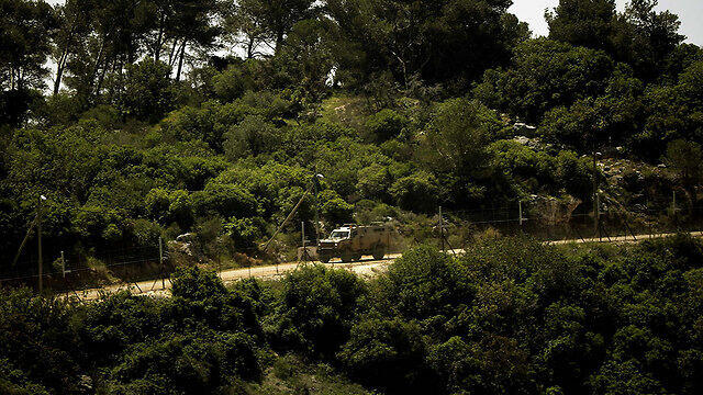 IDF patrols along the Israeli side of the border (Photo: AFP) (צילום: AFP) IDF patrols along the Israeli side of the border (Photo: AFP)