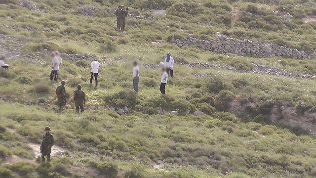 Settlers attacking soldiers (Photo: Zacharia Sadeh)