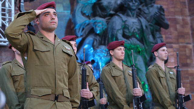 IDF soldiers at the ceremony (Photo: Gil Yohanan)