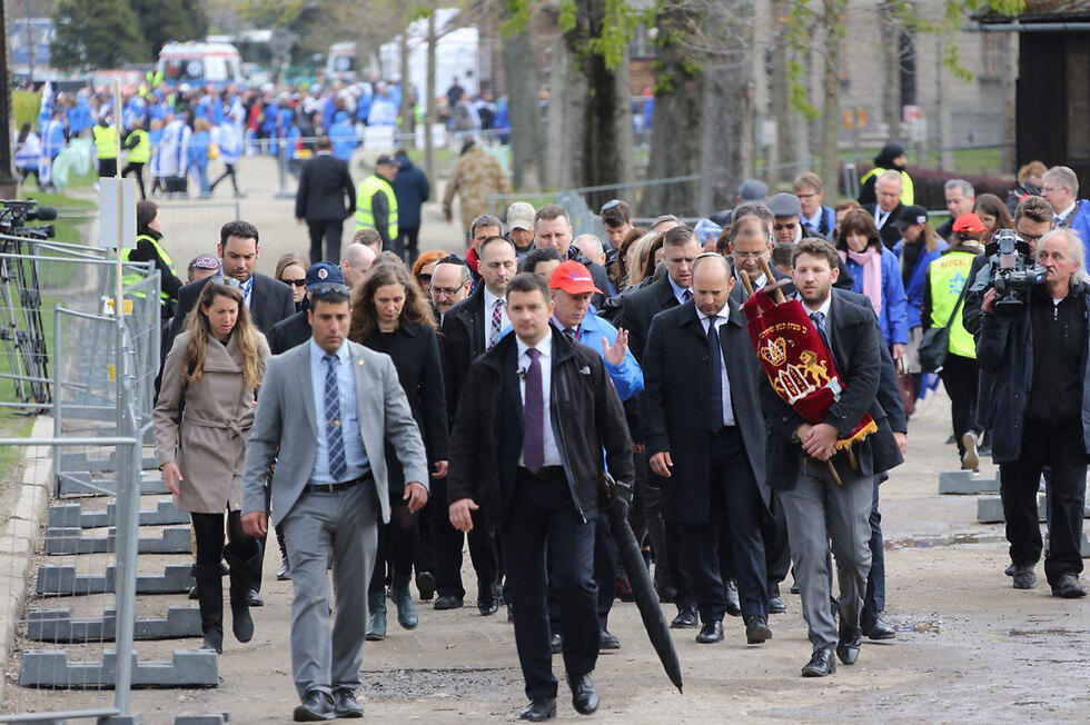 Bennet at the start of the march (Photo: Motti Kimchi)